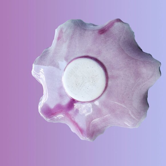 Pastel Buddha on lotus leaf - Picture 3 of 4